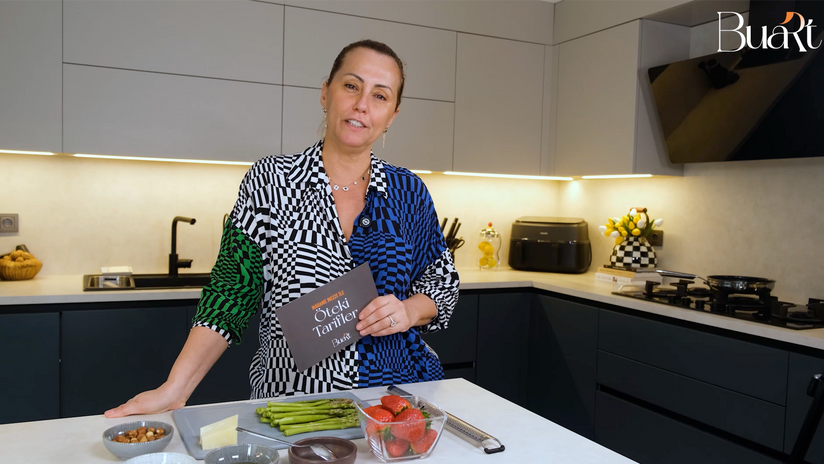Çilekli Kuşkonmaz Salatası
